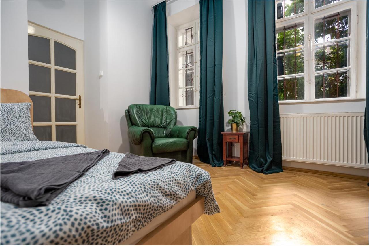 Emerald Suite With Free Parking Budapest Esterno foto