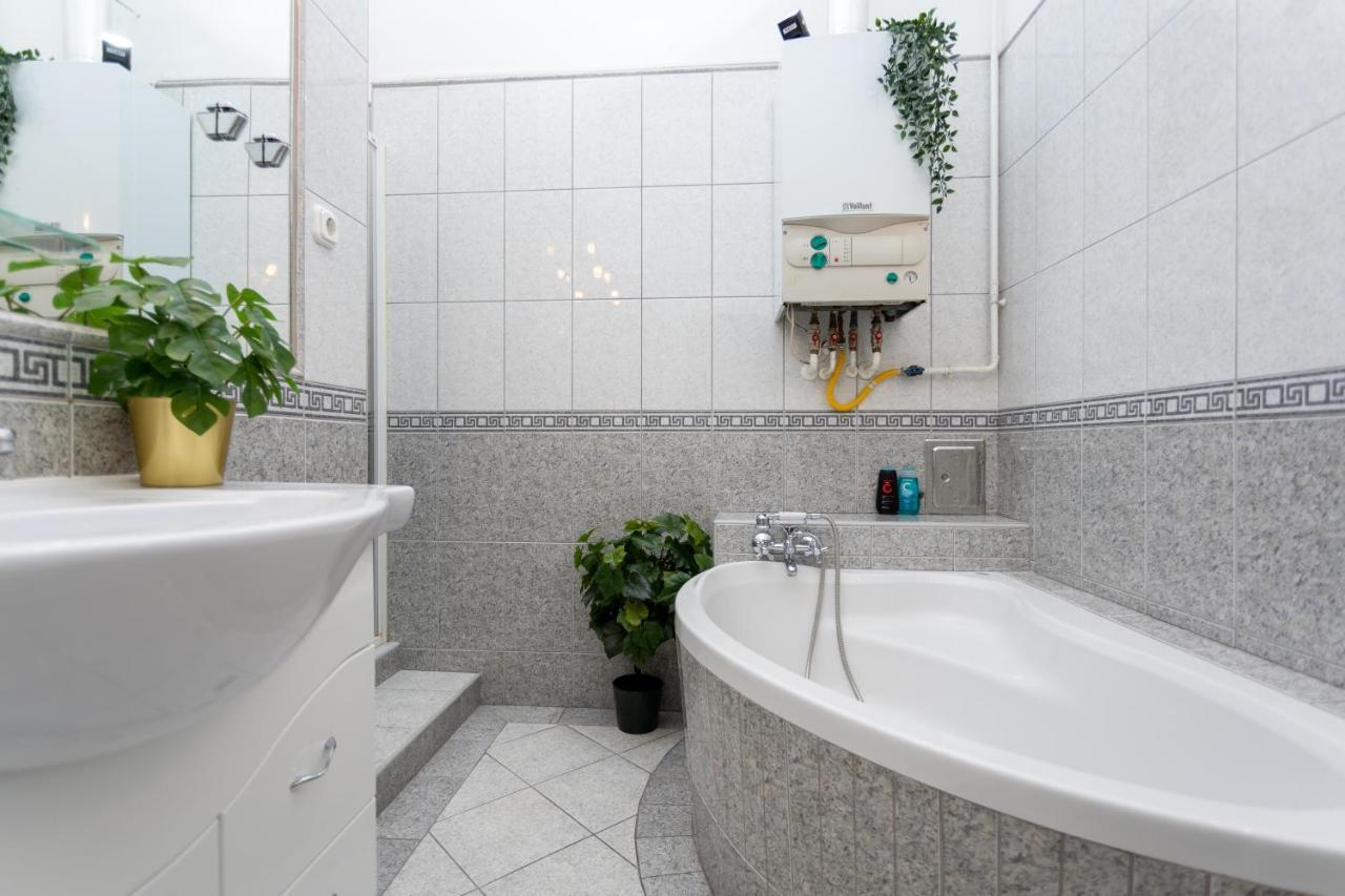 Emerald Suite With Free Parking Budapest Esterno foto