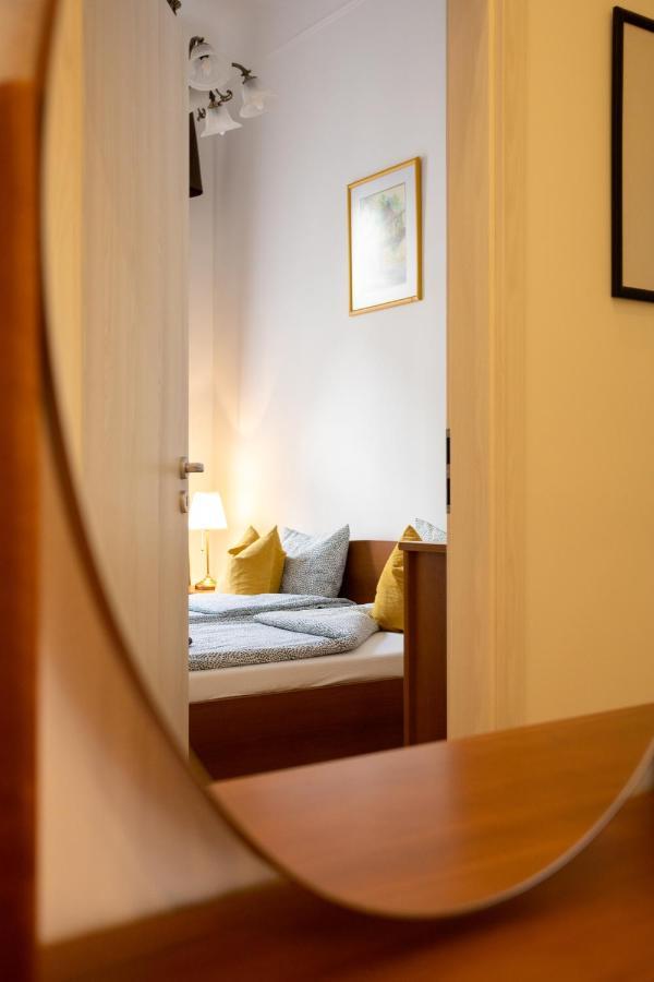 Emerald Suite With Free Parking Budapest Esterno foto