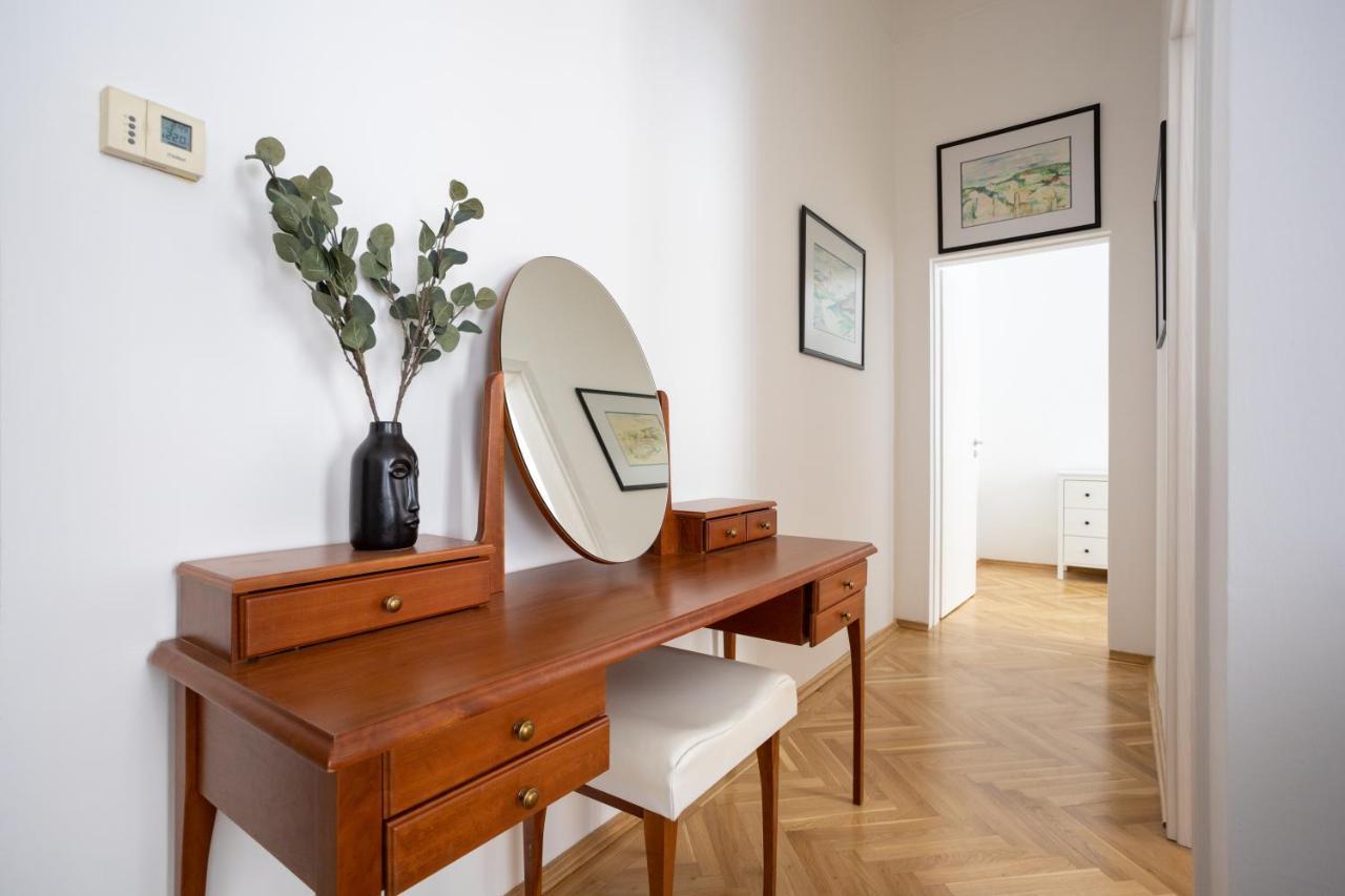 Emerald Suite With Free Parking Budapest Esterno foto