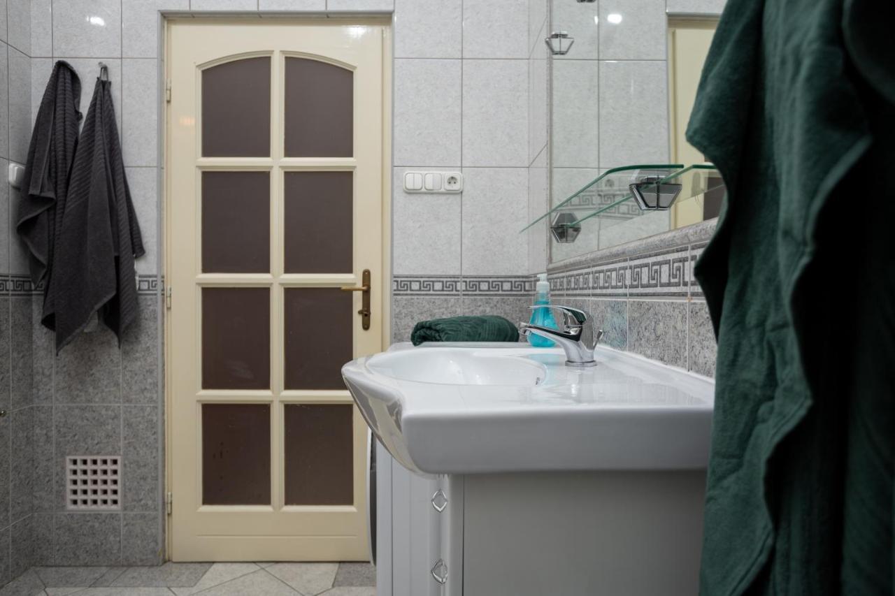 Emerald Suite With Free Parking Budapest Esterno foto