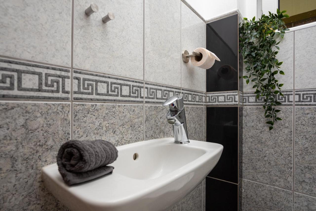 Emerald Suite With Free Parking Budapest Esterno foto