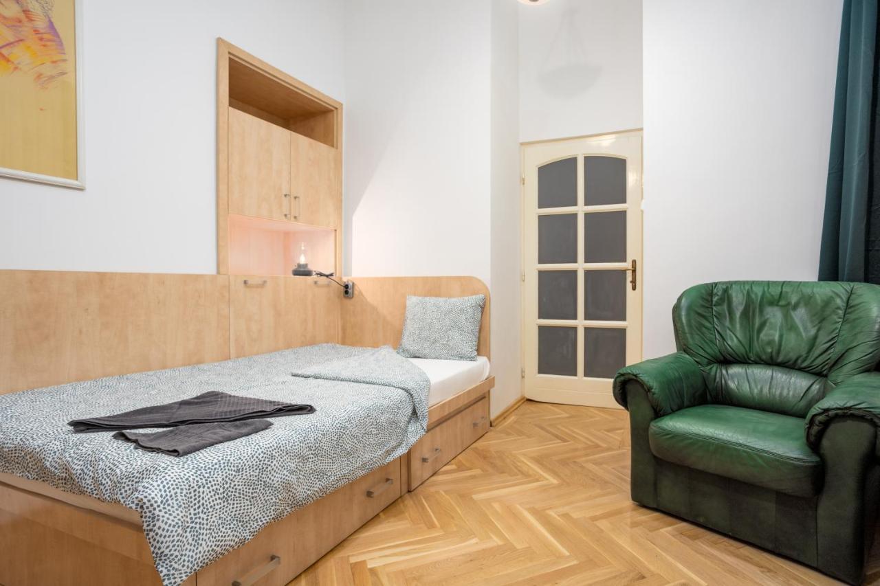 Emerald Suite With Free Parking Budapest Esterno foto