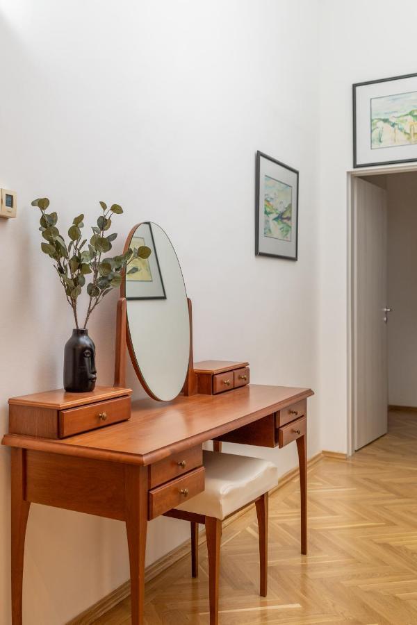 Emerald Suite With Free Parking Budapest Esterno foto