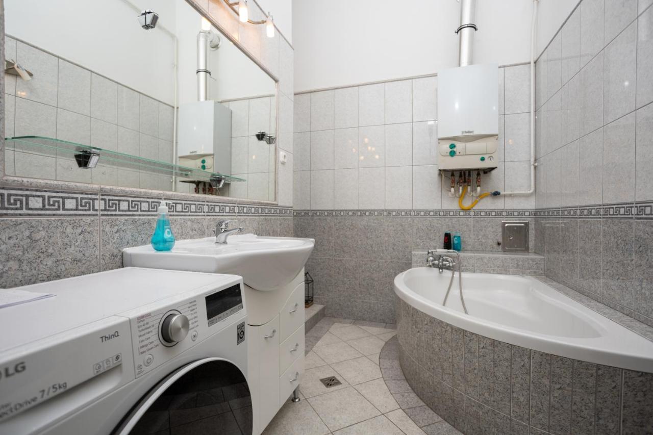 Emerald Suite With Free Parking Budapest Esterno foto